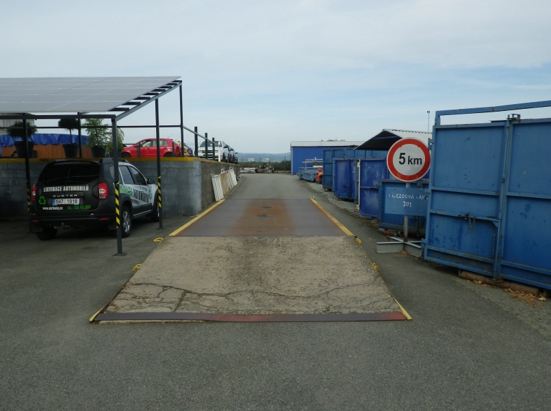 Vozidlo při likvidaci autovraku