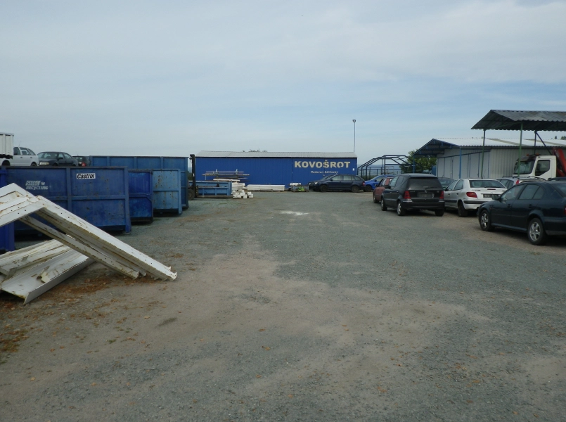 Nákladní auto s kontejnerem