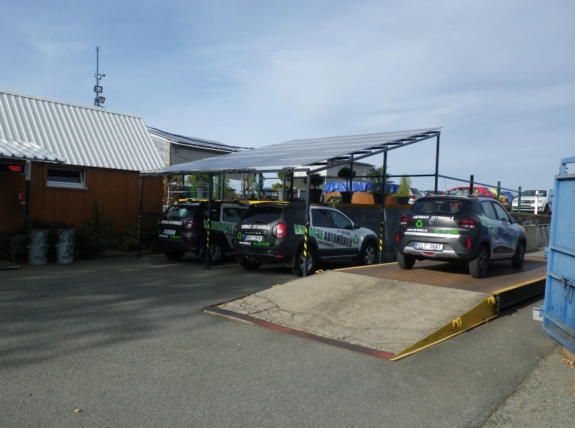 Kontejner plný šrotu