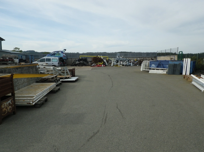 Vstup do areálu kovošrotu